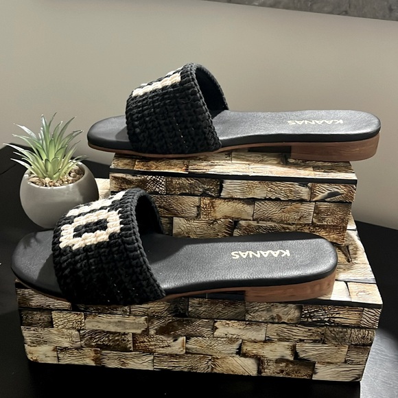 NWT KAANAS Serin Slide Sandals - Black - Size 5 - Picture 7 of 13